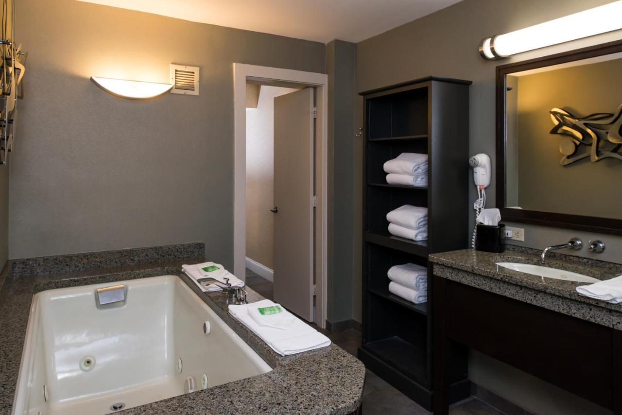 Holiday Inn Concord Downtown, An Ihg Hotel Esterno foto
