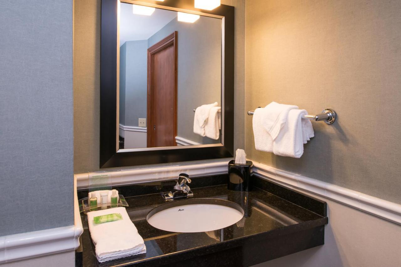 Holiday Inn Concord Downtown, An Ihg Hotel Esterno foto